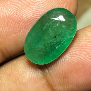 Natural Zambian Emerald – 6.885 Carat Oval Cut Green Gemstone