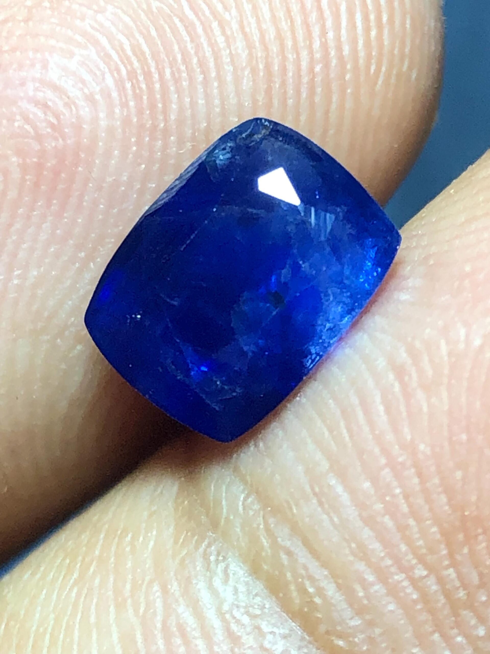 Oval Ceylon Blue Sapphire Gemstone | 2 Ct Sri Lankan Oval Cut (8.1 x 6.2 mm)