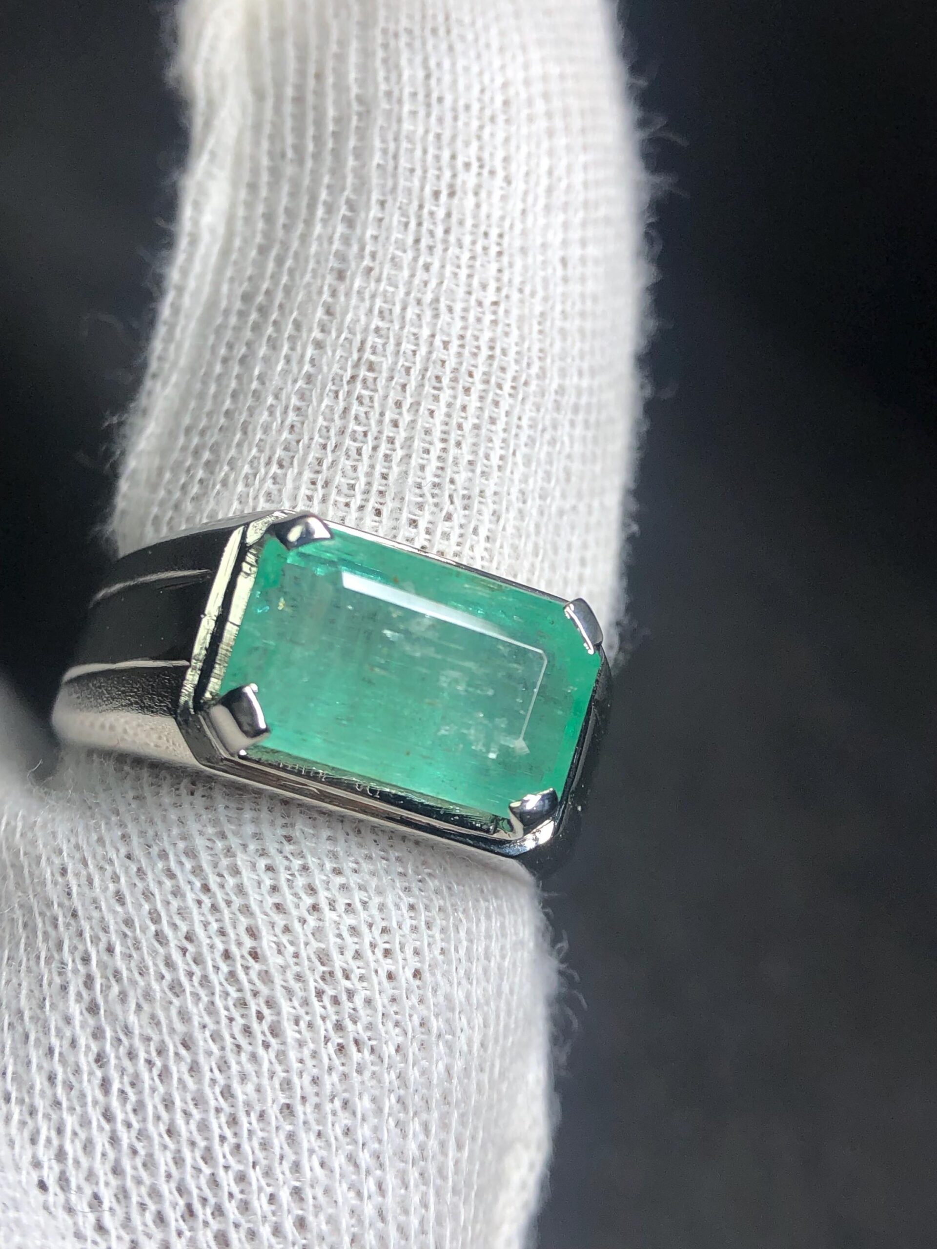 Natural Emerald 5.295 ct — Rectangular Emerald Cut, No Oil (Men's 925 Sterling Silver Ring, US 9) - Image 2