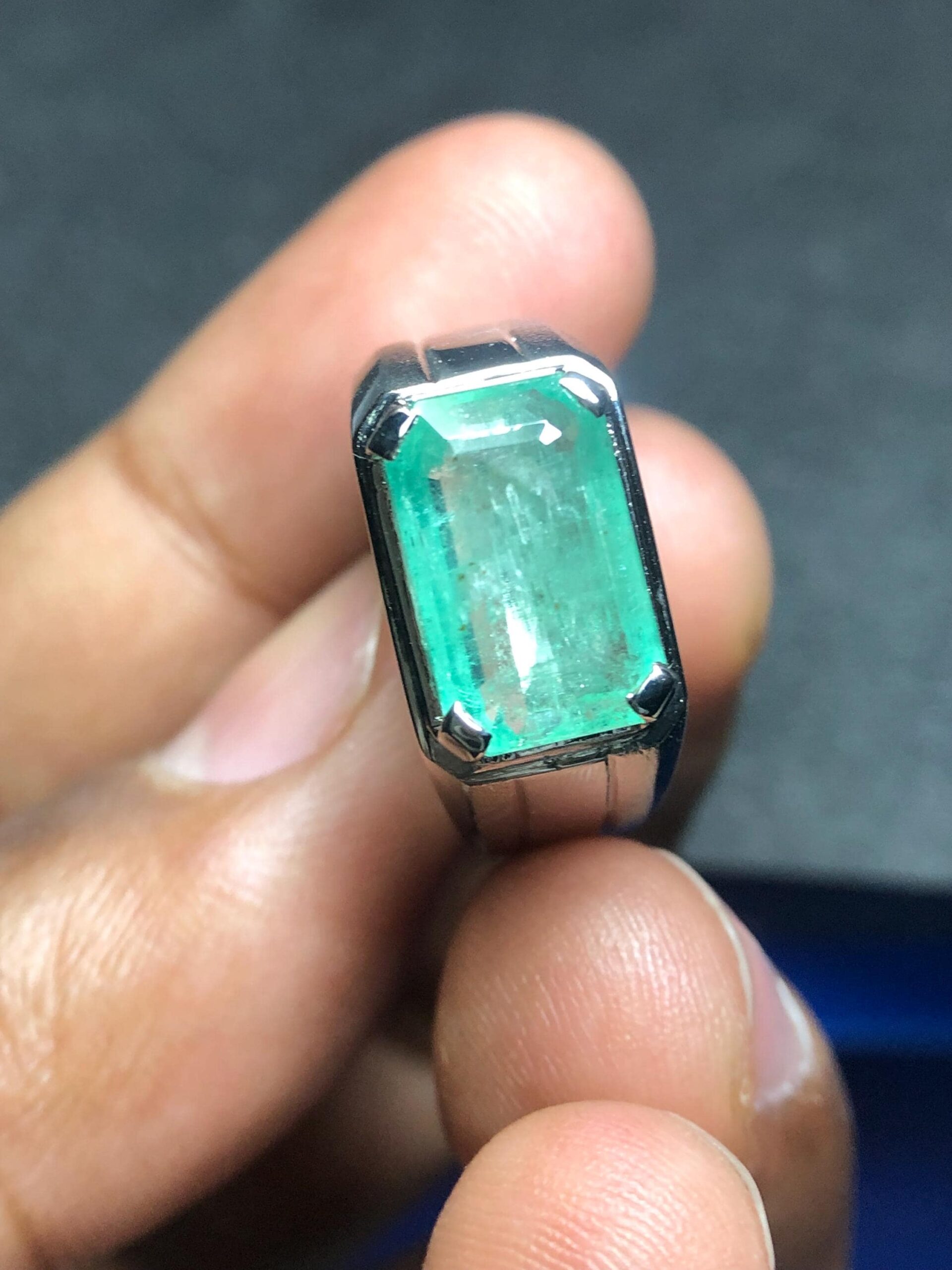 Natural Emerald 5.295 ct — Rectangular Emerald Cut, No Oil (Men's 925 Sterling Silver Ring, US 9) - Image 3