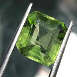 Natural Pakistan Peridot 4.825 ct — Square Cushion Cut, Natural