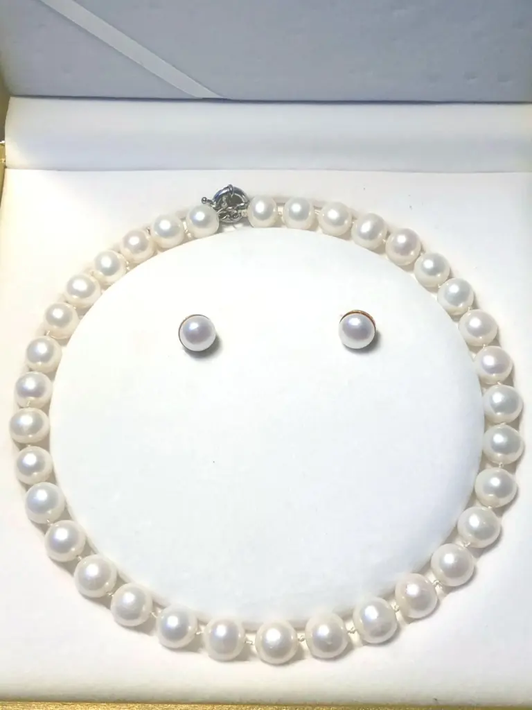 pearl necklace